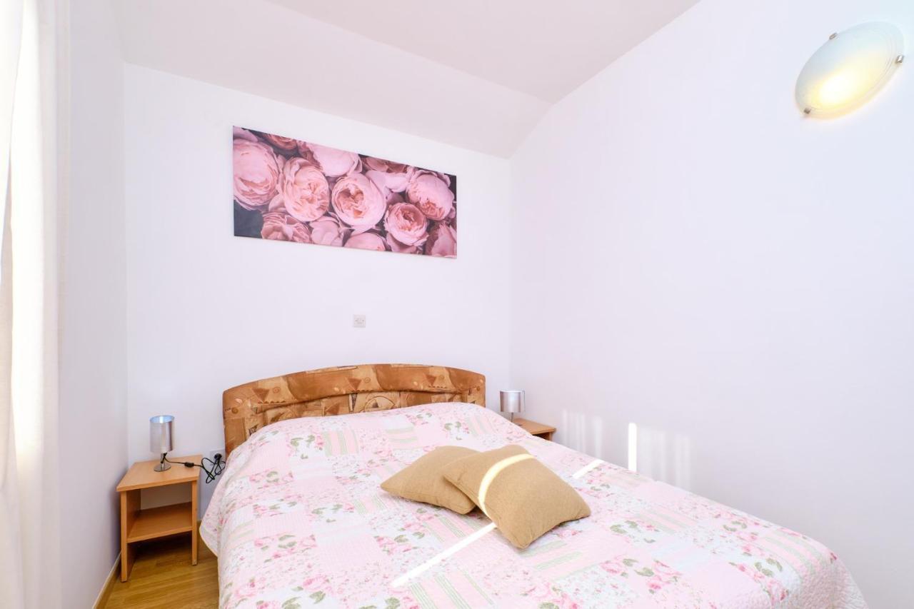 Apartments Vanda Mali Lošinj Exterior foto